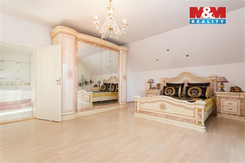 Prodej rodinného domu, 350 m² - 6