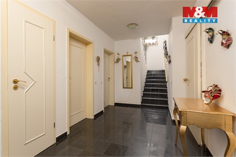 Prodej rodinného domu, 350 m² - 24