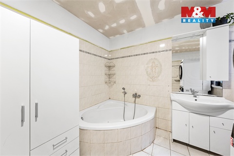 Prodej rodinného domu, 192 m² - 10