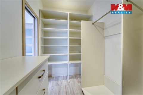 Prodej rodinného domu, 252 m² - 24