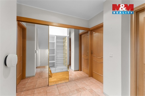 Prodej rodinného domu, 277 m² 26