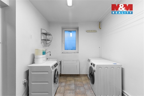 Prodej rodinného domu, 277 m² 14