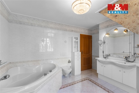 Prodej rodinného domu, 277 m² - 18