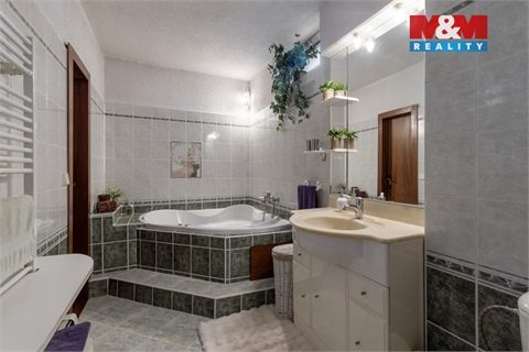 Prodej rodinného domu, 298 m² 8