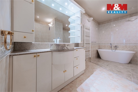 Pronájem bytu 3kk, 135 m² 10