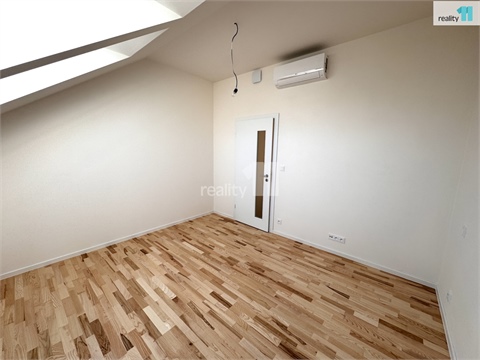 Pronájem bytu 2kk, 65 m² 8
