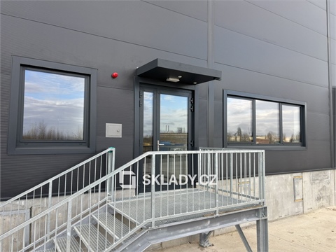 Pronájem skladu / haly, 1 300 m² 2