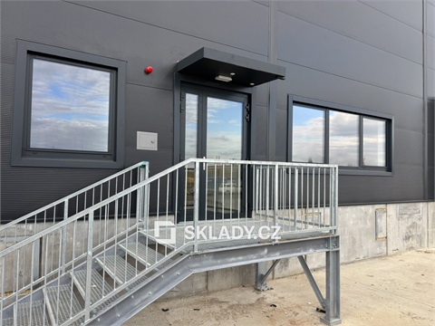 Pronájem skladu / haly, 1 300 m² - 0