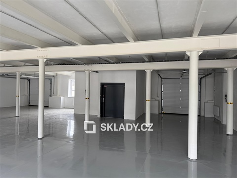 Pronájem skladu / haly, 800 m² 2