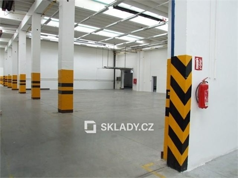 Pronájem skladu / haly, 800 m² - 2