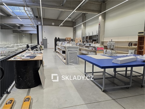 Pronájem skladu / haly, 340 m² - 2