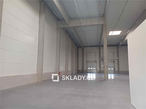 Pronájem skladu / haly, 816 m² - 0