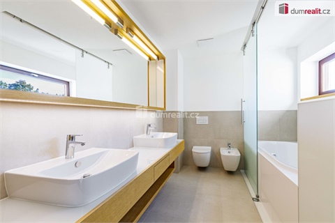 Prodej rodinného domu, 378 m² - 10