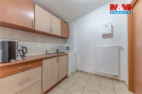 Prodej výrobního objektu, 1 182 m² 12