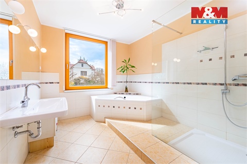 Prodej rodinného domu, 230 m² - 14