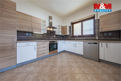 Pronájem rodinného domu, 232 m² 2