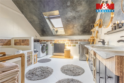 Prodej rodinného domu, 204 m² 14