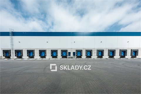 Pronájem skladu / haly, 8 000 m² 0