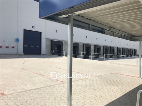 Pronájem skladu / haly, 8 000 m² 2