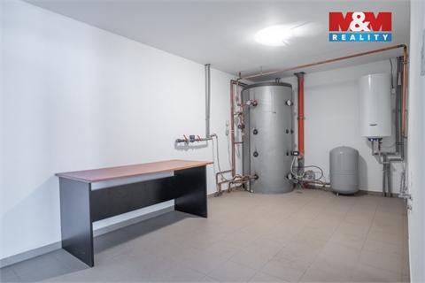 Prodej obchodních prostor, 316 m² 8