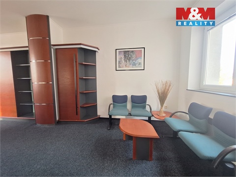 Prodej kanceláře, 1 100 m² 12