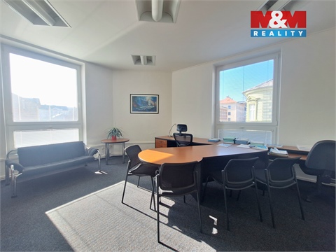 Prodej kanceláře, 1 100 m² 8