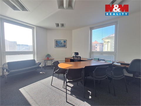Prodej kanceláře, 1 100 m² 4