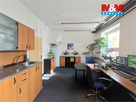 Prodej kanceláře, 1 100 m² - 2