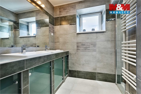 Prodej rodinného domu, 303 m² - 6