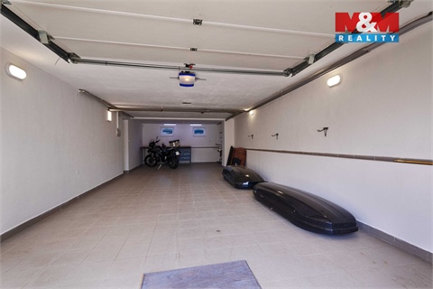 Prodej rodinného domu, 303 m² 14