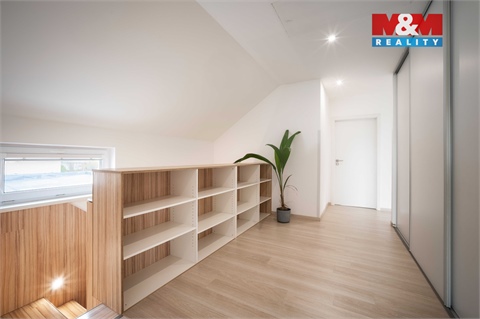 Prodej rodinného domu, 266 m² - 18