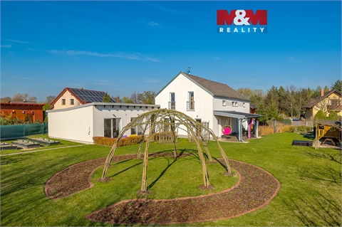 Prodej rodinného domu, 266 m² 0