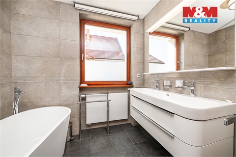 Prodej rodinného domu, 312 m² - 6