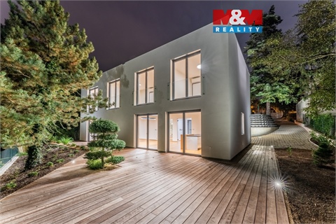 Pronájem rodinného domu, 270 m² 0