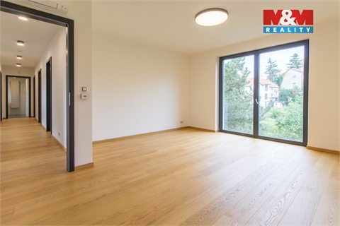Pronájem rodinného domu, 270 m² 14
