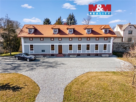 Prodej rodinného domu, 332 m²