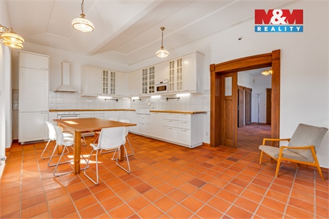 Prodej rodinného domu, 332 m² - 2