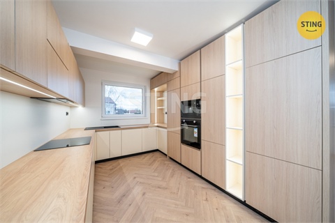 Prodej rodinného domu, 242 m² 0