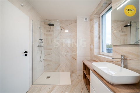 Prodej rodinného domu, 242 m² - 2