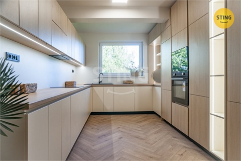 Prodej rodinného domu, 242 m² - 8