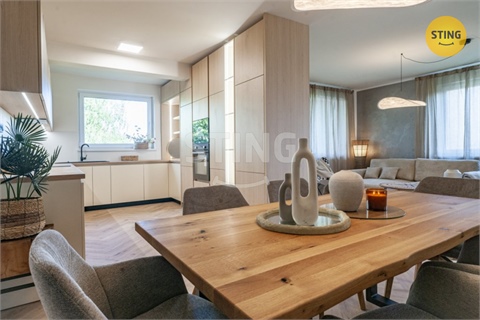 Prodej rodinného domu, 242 m² 2