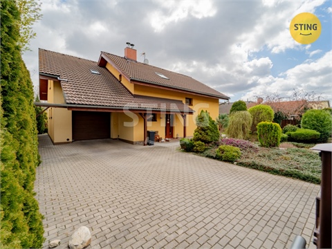 Prodej rodinného domu, 198 m² 2