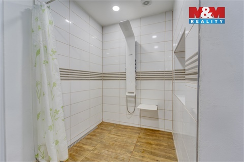 Prodej rodinného domu, 197 m² - 14