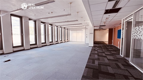 Pronájem kanceláře, 671 m² - 4