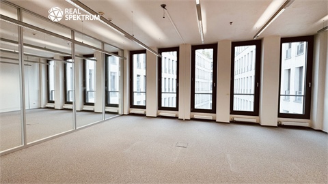 Pronájem kanceláře, 671 m² 24