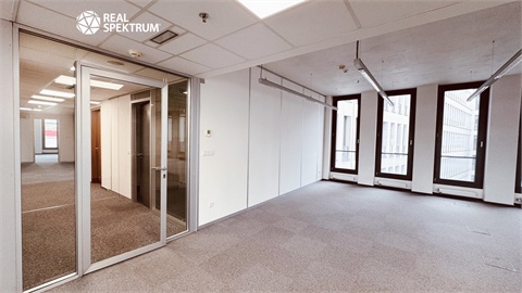 Pronájem kanceláře, 671 m² - 24