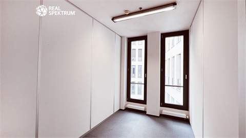 Pronájem kanceláře, 671 m² - 26