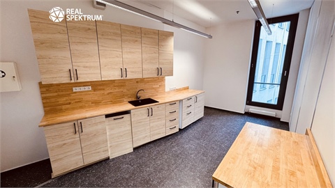 Pronájem kanceláře, 671 m² - 18