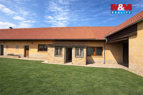 Prodej rodinného domu, 768 m² 2