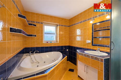 Prodej rodinného domu, 280 m² 2